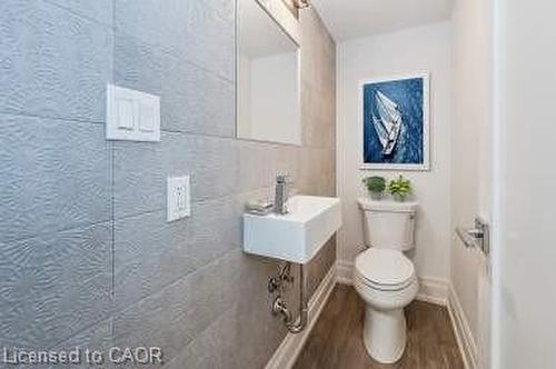 201-760 Lakeshore Road E, Mississauga, ON - Indoor Photo Showing Bathroom