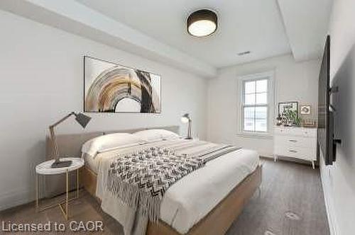 201-760 Lakeshore Road E, Mississauga, ON - Indoor Photo Showing Bedroom
