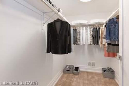 201-760 Lakeshore Road E, Mississauga, ON - Indoor With Storage