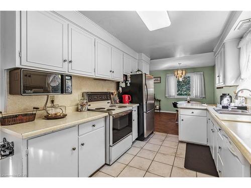141 Riverbank Drive, Cambridge, ON - Indoor Photo Showing Kitchen