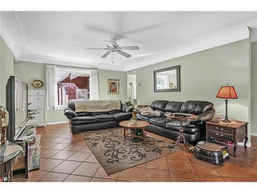 141 Riverbank Drive, Cambridge, ON - Indoor Photo Showing Living Room