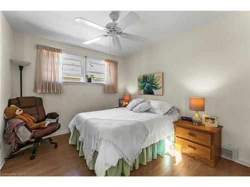 141 Riverbank Drive, Cambridge, ON - Indoor Photo Showing Bedroom