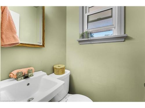 141 Riverbank Drive, Cambridge, ON - Indoor Photo Showing Bathroom