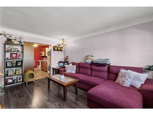 147 Summerhill Avenue, Hamilton, ON - Indoor Photo Showing Living Room