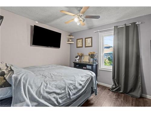 147 Summerhill Avenue, Hamilton, ON - Indoor Photo Showing Bedroom