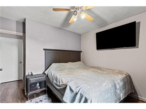 147 Summerhill Avenue, Hamilton, ON - Indoor Photo Showing Bedroom