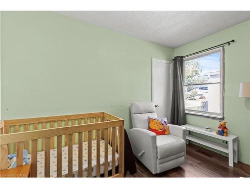 147 Summerhill Avenue, Hamilton, ON - Indoor Photo Showing Bedroom