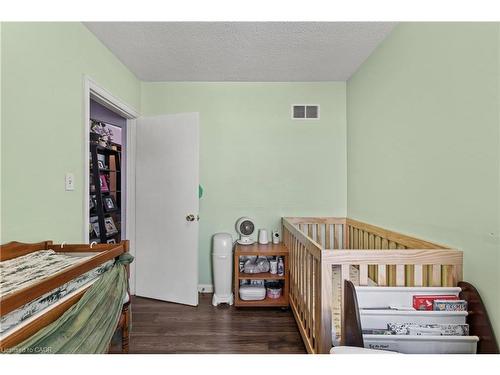 147 Summerhill Avenue, Hamilton, ON - Indoor Photo Showing Bedroom