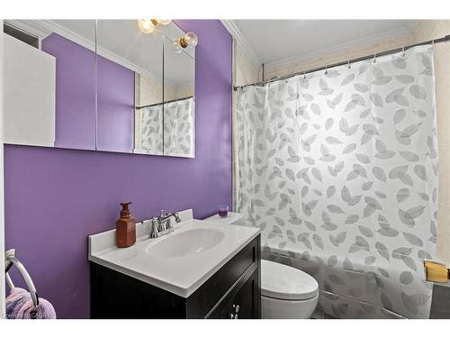147 Summerhill Avenue, Hamilton, ON - Indoor Photo Showing Bathroom
