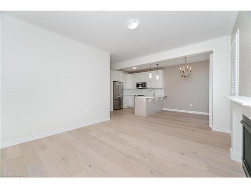 28 Pickett Place, Cambridge, ON - Indoor Photo Showing Kitchen