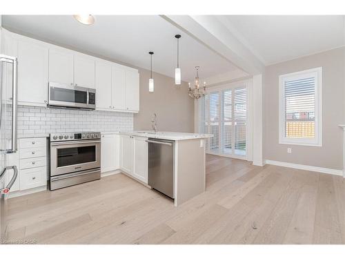28 Pickett Place, Cambridge, ON - Indoor Photo Showing Kitchen With Stainless Steel Kitchen With Upgraded Kitchen