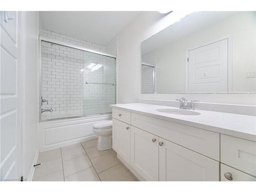 28 Pickett Place, Cambridge, ON - Indoor Photo Showing Bathroom