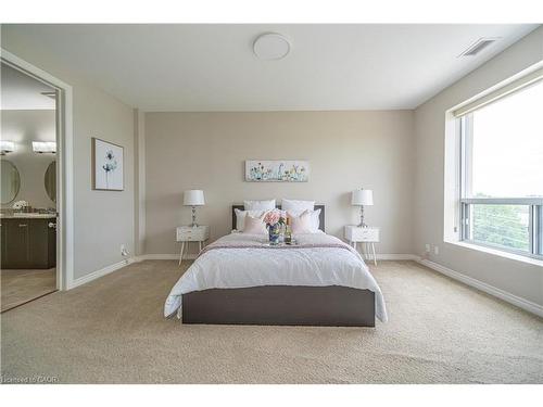 501-223 Erb Street W, Waterloo, ON - Indoor Photo Showing Bedroom