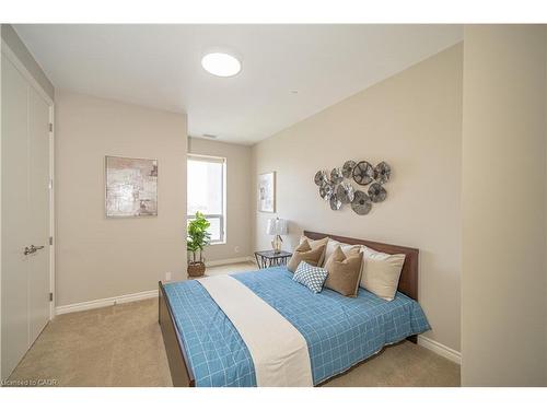 501-223 Erb Street W, Waterloo, ON - Indoor Photo Showing Bedroom
