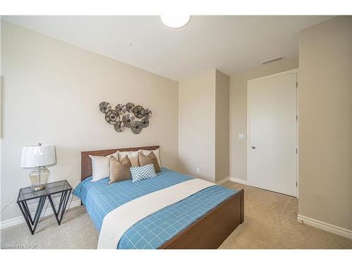 501-223 Erb Street W, Waterloo, ON - Indoor Photo Showing Bedroom