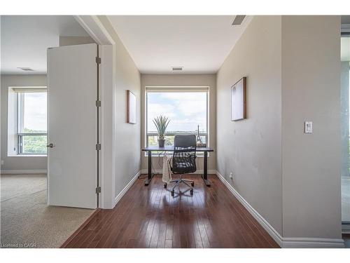 501-223 Erb Street W, Waterloo, ON - Indoor