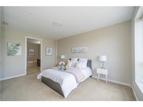 501-223 Erb Street W, Waterloo, ON - Indoor Photo Showing Bedroom