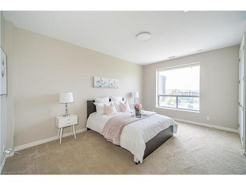 501-223 Erb Street W, Waterloo, ON - Indoor Photo Showing Bedroom