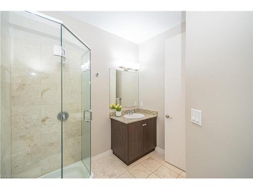 501-223 Erb Street W, Waterloo, ON - Indoor Photo Showing Bathroom