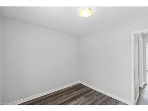 18 Barnesdale Avenue N, Hamilton, ON - Indoor Photo Showing Other Room