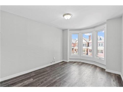 18 Barnesdale Avenue N, Hamilton, ON - Indoor Photo Showing Other Room