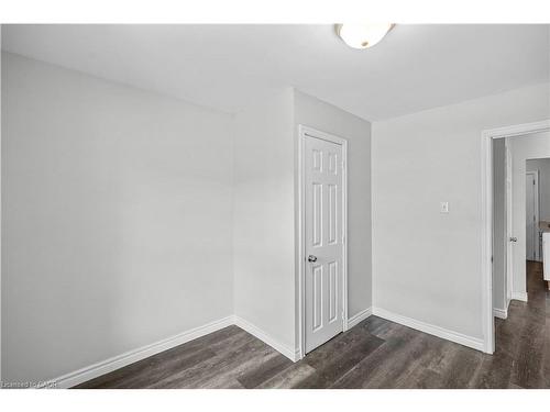 18 Barnesdale Avenue N, Hamilton, ON - Indoor Photo Showing Other Room