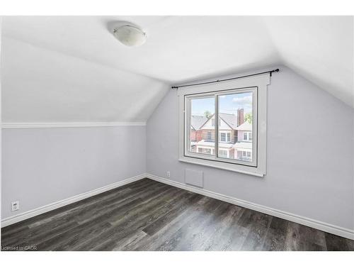 18 Barnesdale Avenue N, Hamilton, ON - Indoor Photo Showing Other Room