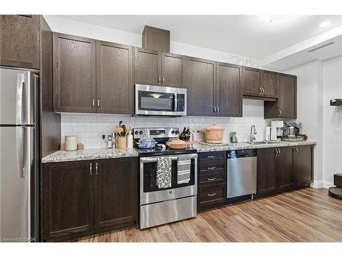916-118 King Street E, Hamilton, ON - Indoor Photo Showing Kitchen With Upgraded Kitchen