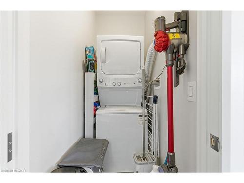 916-118 King Street E, Hamilton, ON - Indoor Photo Showing Laundry Room