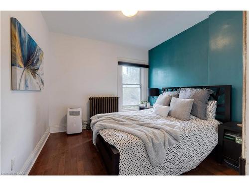132 Ferguson Avenue N, Hamilton, ON - Indoor Photo Showing Bedroom