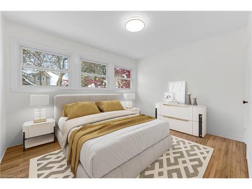 1-79 Central Drive, Hamilton, ON - Indoor Photo Showing Bedroom