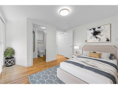 1-79 Central Drive, Hamilton, ON - Indoor Photo Showing Bedroom