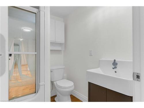 1-79 Central Drive, Hamilton, ON - Indoor Photo Showing Bathroom