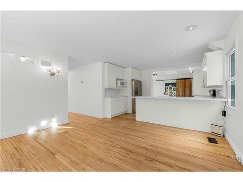 1-79 Central Drive, Hamilton, ON - Indoor Photo Showing Kitchen