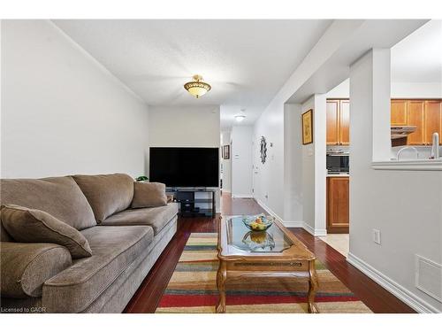 41-250 Ainslie Street S, Cambridge, ON - Indoor Photo Showing Living Room