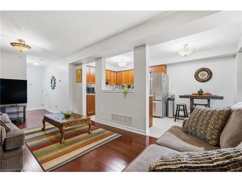 41-250 Ainslie Street S, Cambridge, ON - Indoor Photo Showing Living Room