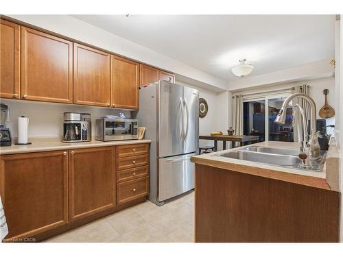 41-250 Ainslie Street S, Cambridge, ON - Indoor Photo Showing Kitchen With Double Sink