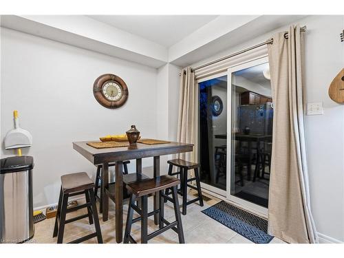 41-250 Ainslie Street S, Cambridge, ON - Indoor Photo Showing Dining Room