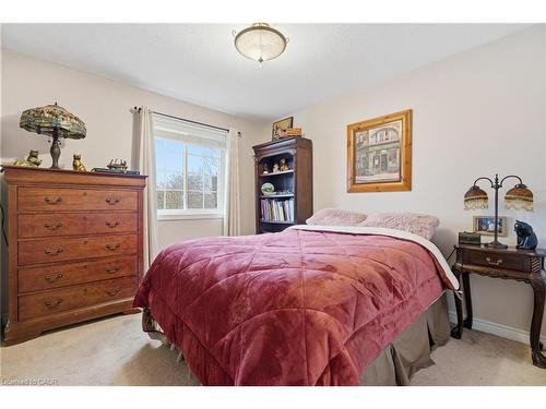 41-250 Ainslie Street S, Cambridge, ON - Indoor Photo Showing Bedroom