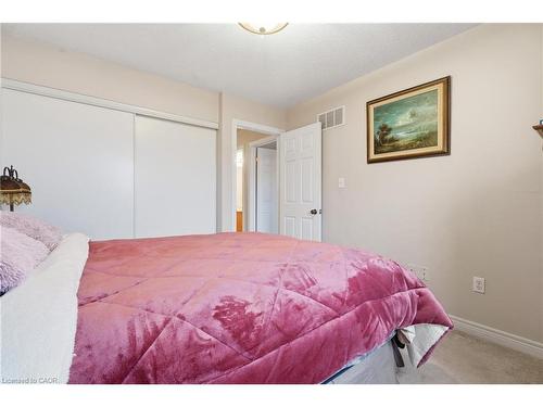 41-250 Ainslie Street S, Cambridge, ON - Indoor Photo Showing Bedroom