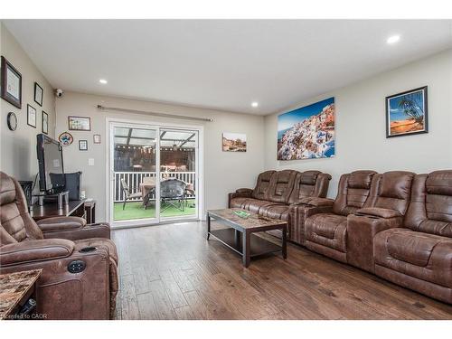 57 Hannon Crescent, Hamilton, ON - Indoor Photo Showing Living Room