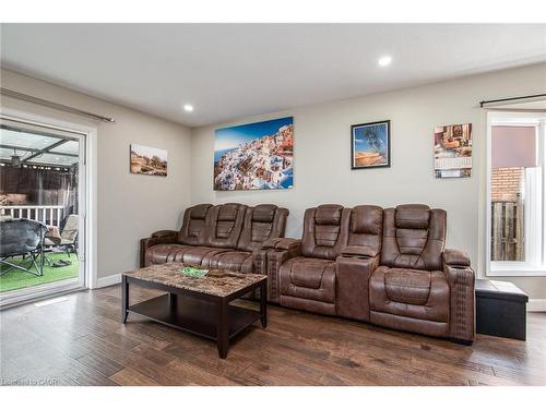 57 Hannon Crescent, Hamilton, ON - Indoor Photo Showing Living Room