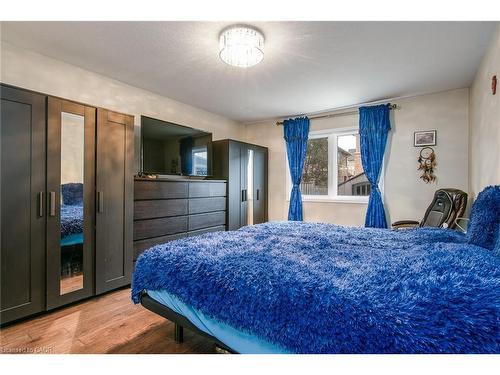 57 Hannon Crescent, Hamilton, ON - Indoor Photo Showing Bedroom