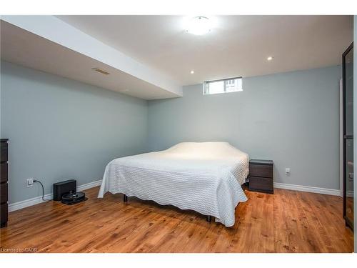 57 Hannon Crescent, Hamilton, ON - Indoor Photo Showing Bedroom