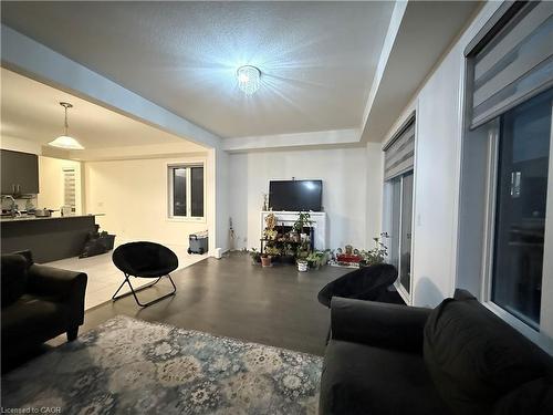 151 Broadacre Drive, Kitchener, ON - Indoor Photo Showing Living Room