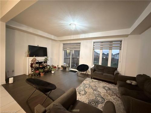 151 Broadacre Drive, Kitchener, ON - Indoor Photo Showing Living Room