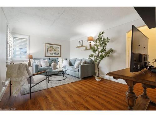 3 Montrose Avenue, Hamilton, ON - Indoor Photo Showing Living Room