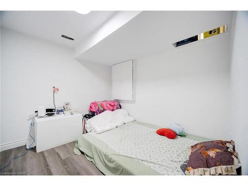 55 Longboat Run W, Brantford, ON - Indoor Photo Showing Bedroom