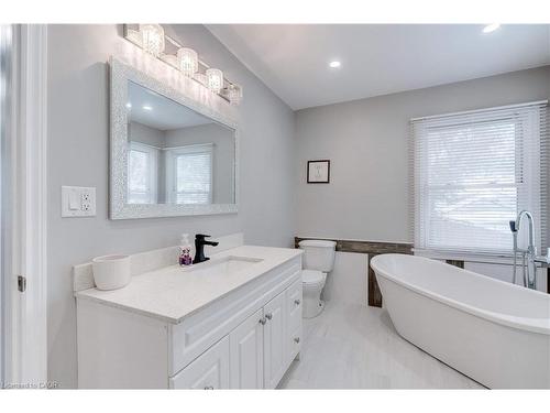 284 Walter Avenue N, Hamilton, ON - Indoor Photo Showing Bathroom