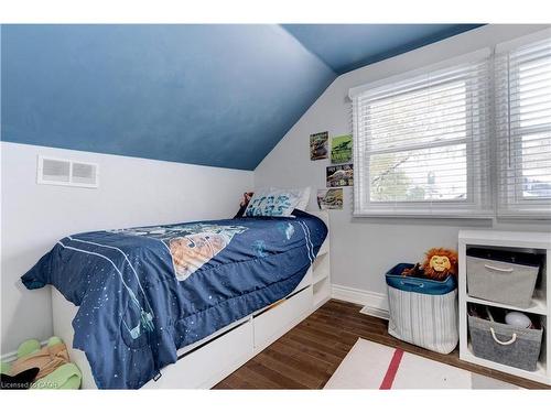 284 Walter Avenue N, Hamilton, ON - Indoor Photo Showing Bedroom